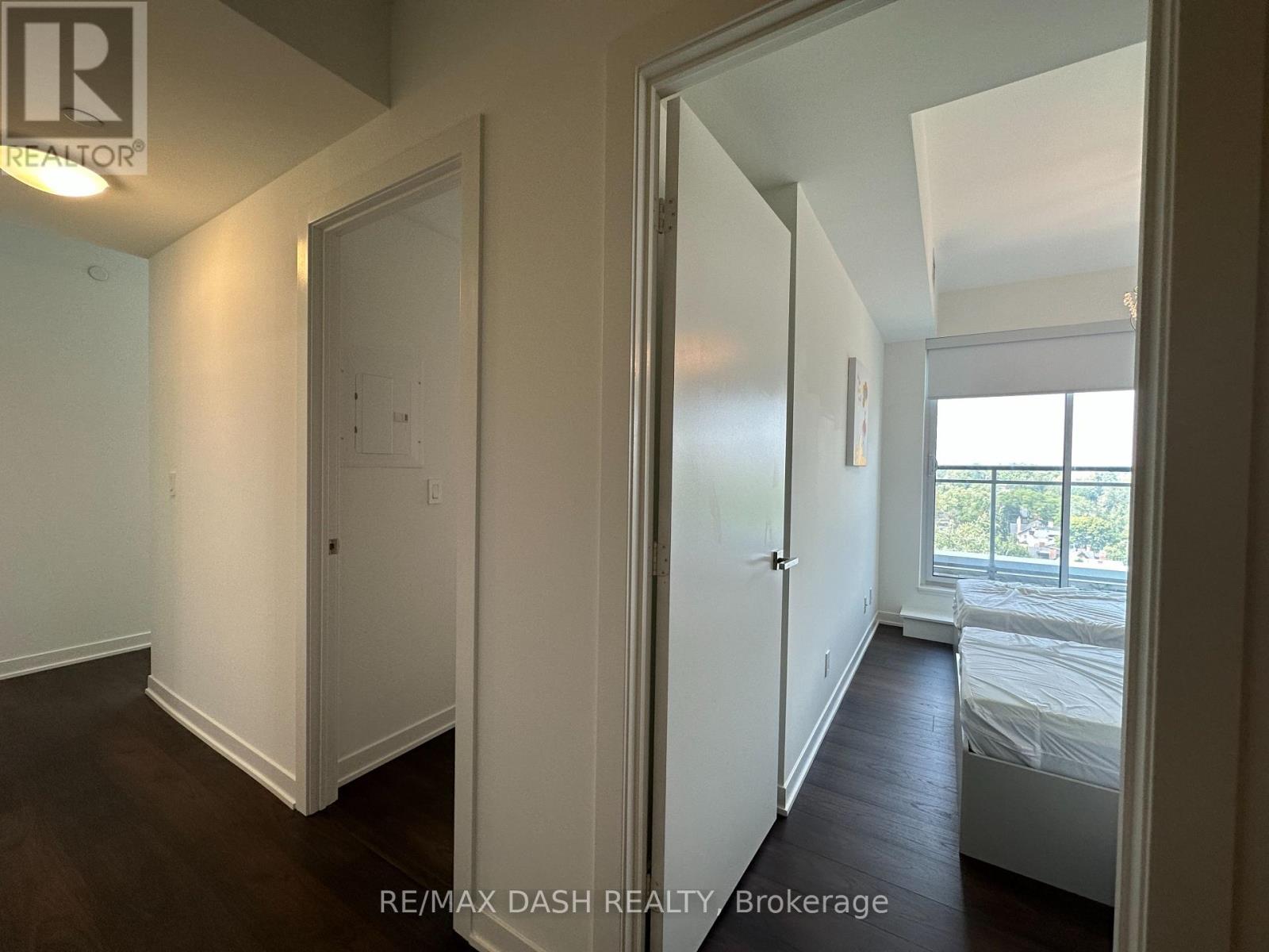 1002 - 223 St Clair Avenue W, Toronto, Ontario  M4V 1R3 - Photo 5 - C12883254