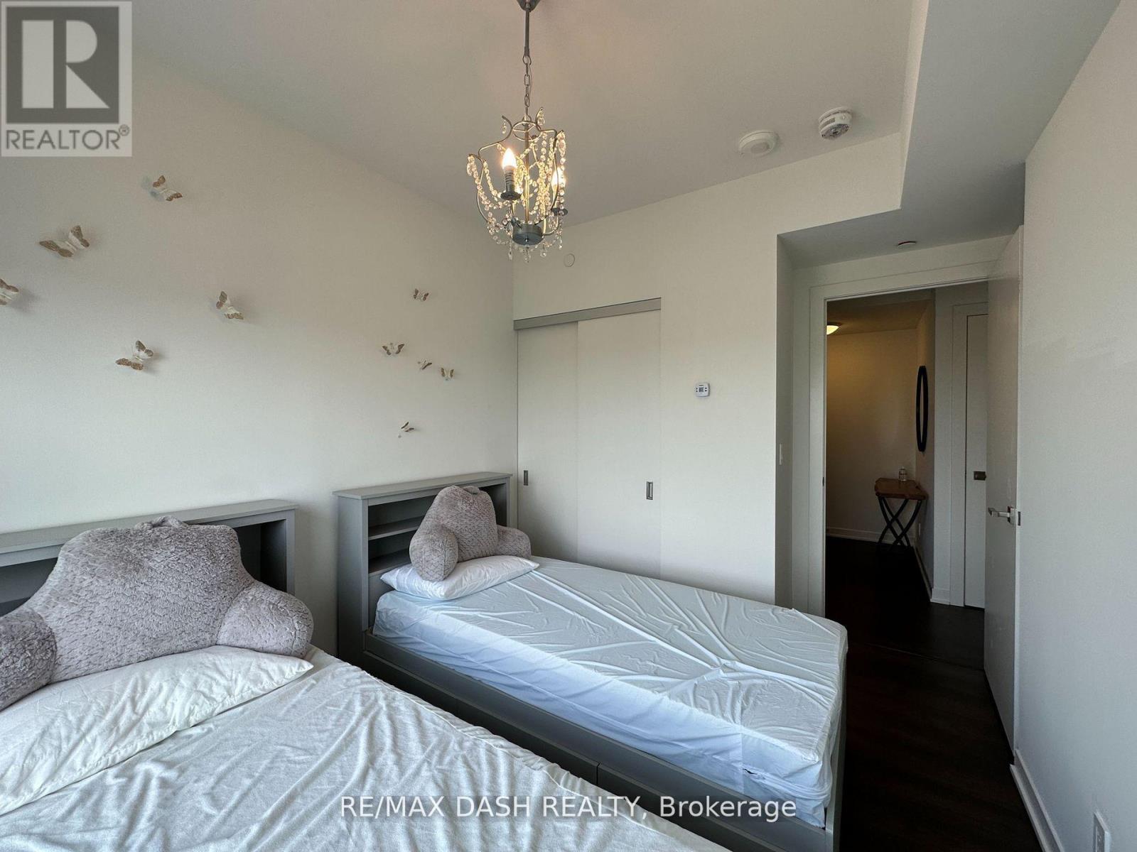 1002 - 223 St Clair Avenue W, Toronto, Ontario  M4V 1R3 - Photo 7 - C12883254