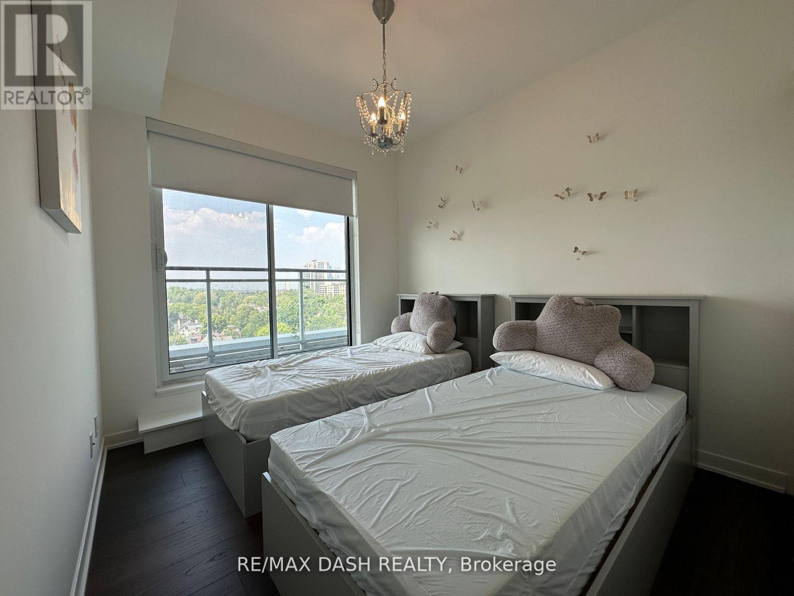 1002 - 223 St Clair Avenue W, Toronto, Ontario  M4V 1R3 - Photo 6 - C12883254