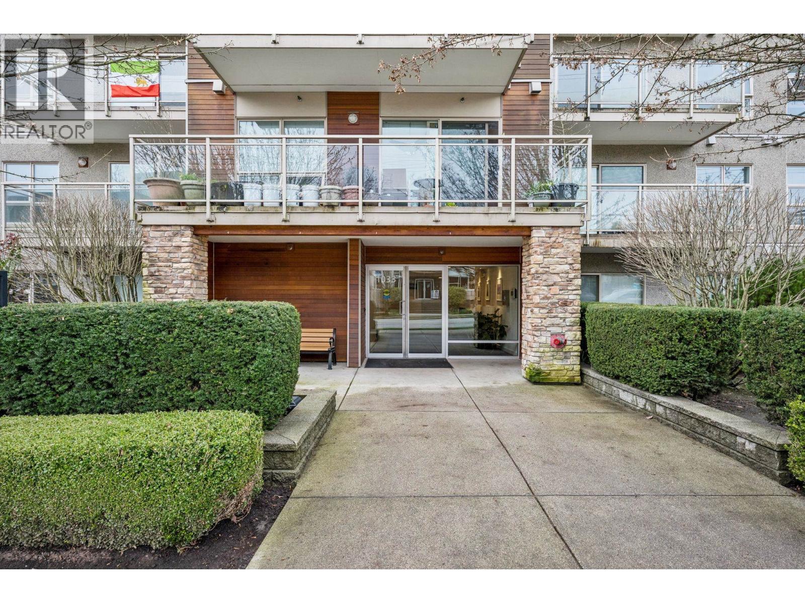 303 1033 ST. GEORGE'S AVENUE, North Vancouver, British Columbia