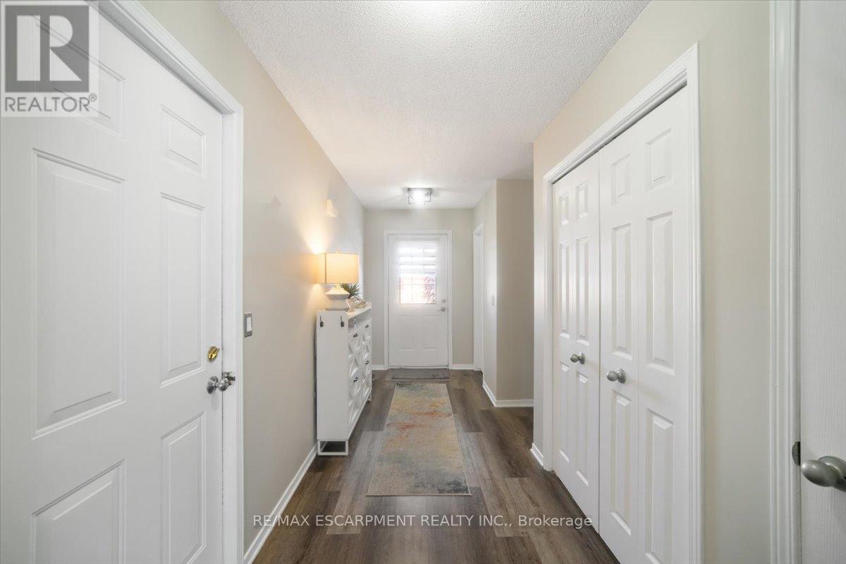 3 - 25 Meadowvale Drive, Pelham, Ontario  L0S 1E4 - Photo 3 - X12733744