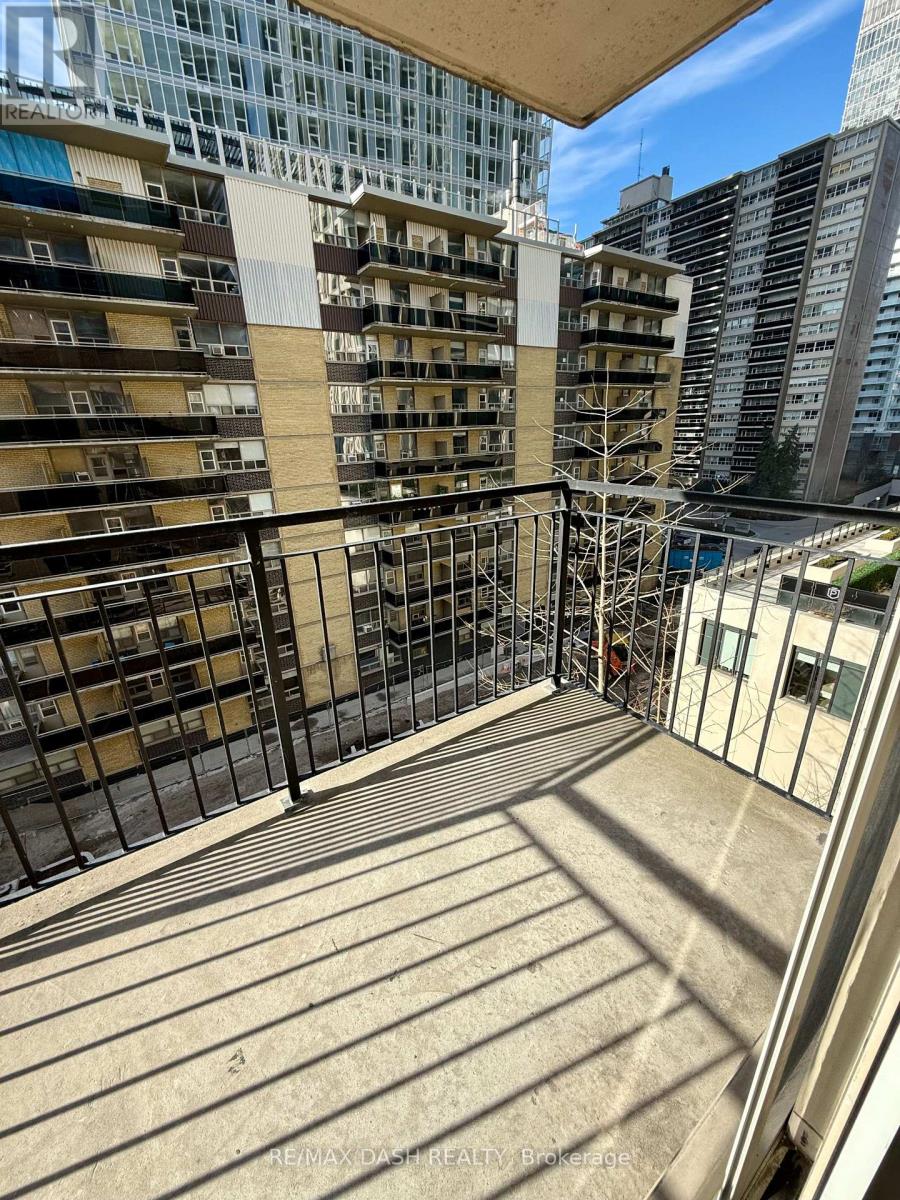 702 - 188 Redpath Avenue, Toronto, Ontario  M4P 3J2 - Photo 16 - C12953378