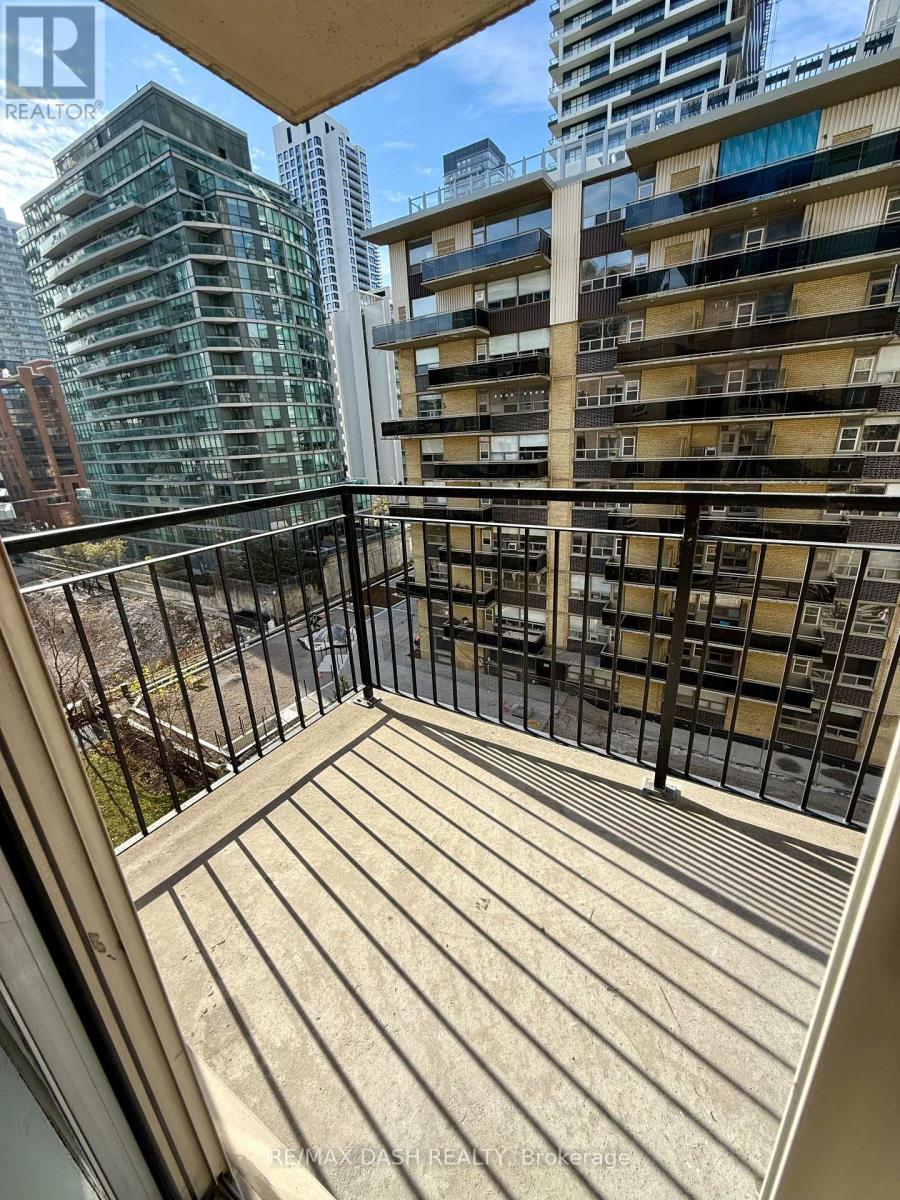 702 - 188 Redpath Avenue, Toronto, Ontario  M4P 3J2 - Photo 17 - C12953378