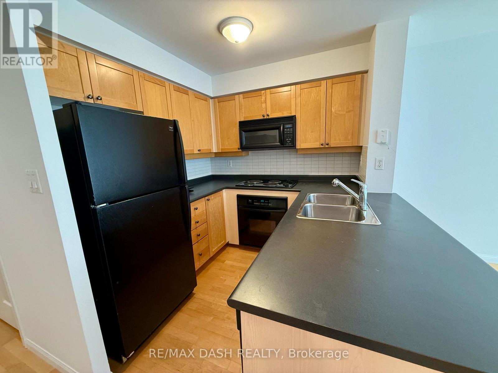 702 - 188 Redpath Avenue, Toronto, Ontario  M4P 3J2 - Photo 3 - C12953378
