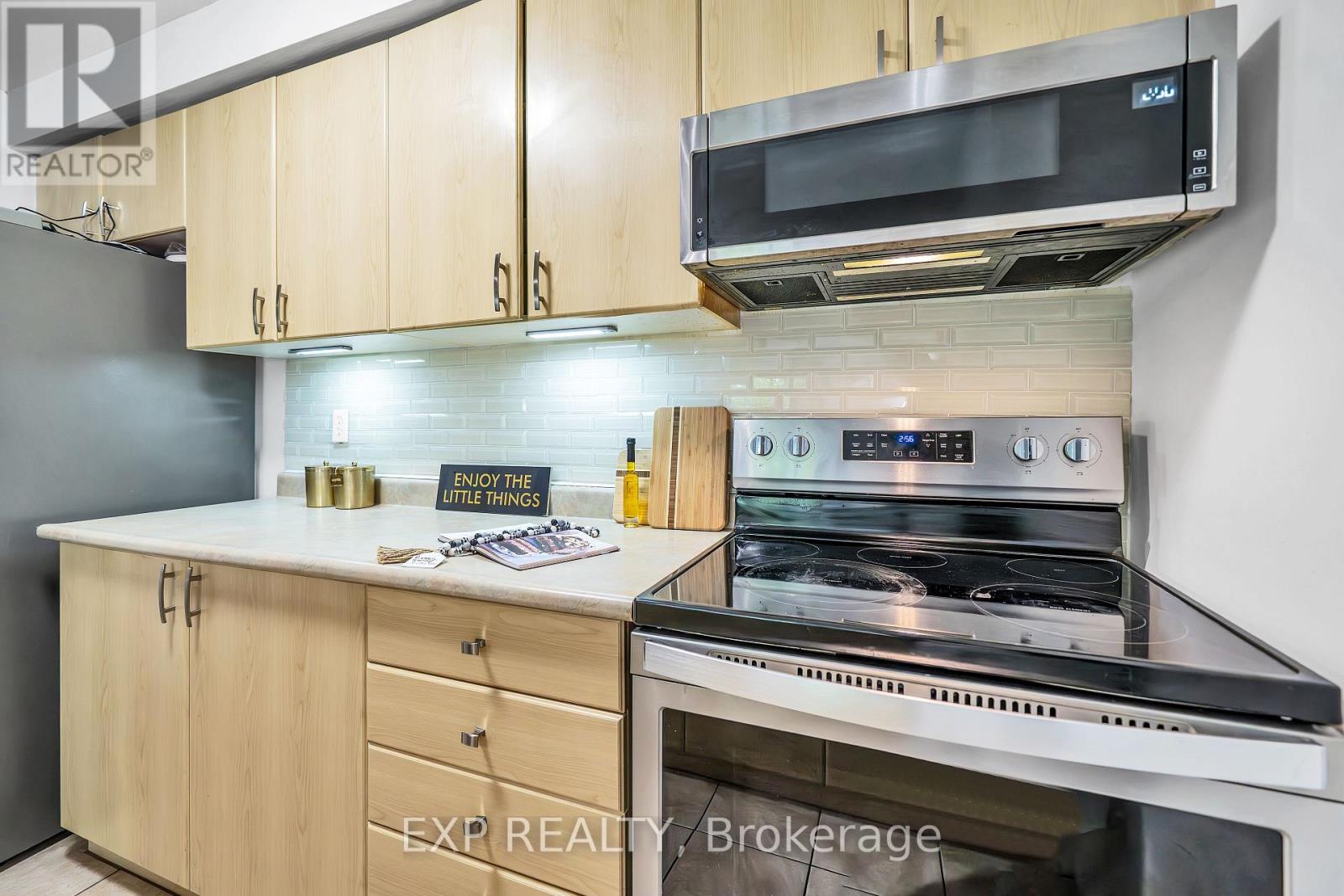 208 - 83 Aspen Springs Drive, Clarington, Ontario  L1C 5J7 - Photo 4 - E12953404