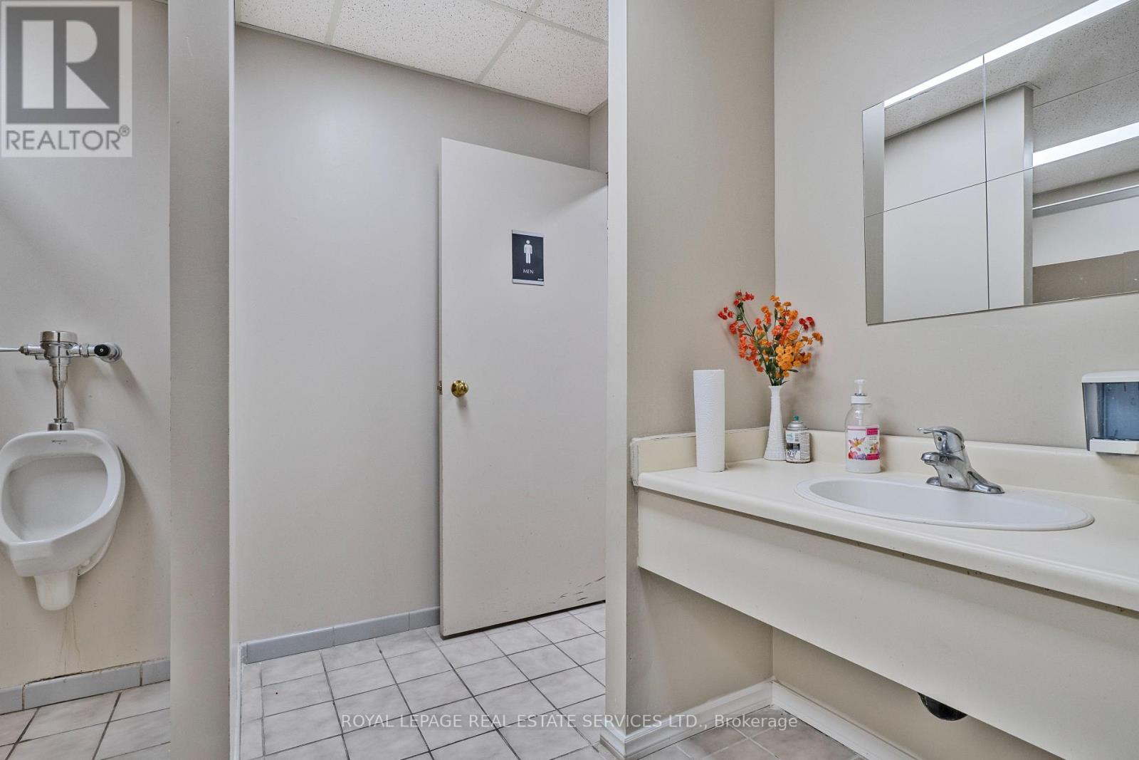 7626a Yonge Street, Vaughan, Ontario  L4J 1V9 - Photo 19 - N12943132