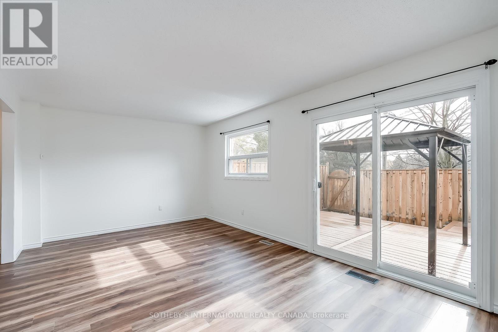 203 - 1055 Shawnmarr Road, Mississauga, Ontario  L5H 3V2 - Photo 4 - W12952696