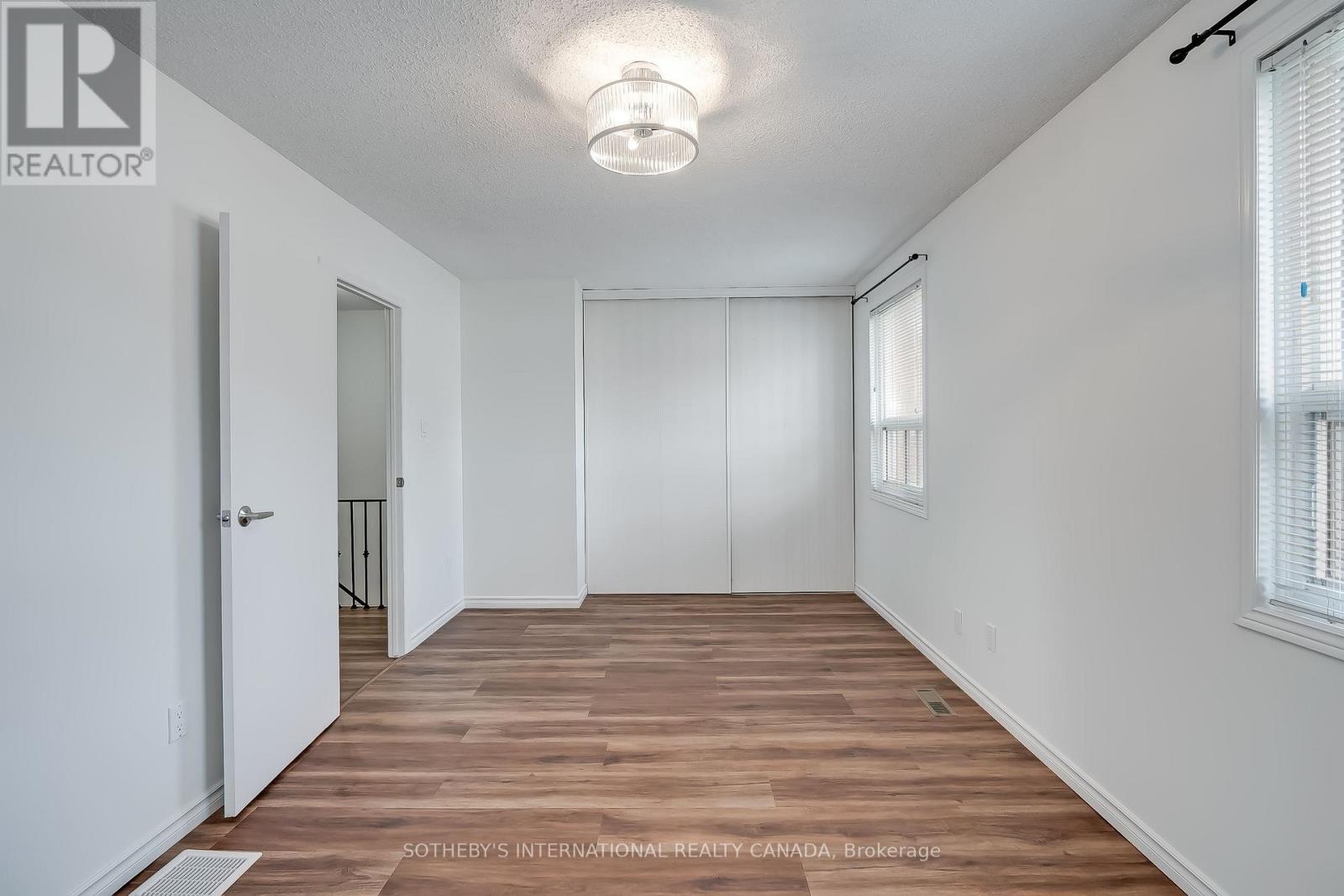 203 - 1055 Shawnmarr Road, Mississauga, Ontario  L5H 3V2 - Photo 15 - W12952696