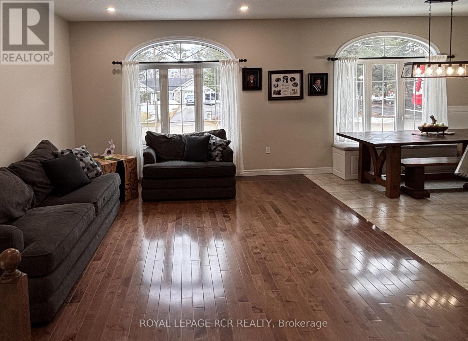 10 Fisher Drive, Adjala-Tosorontio (Everett), Ontario  L0M 1J0 - Photo 4 - N12953396