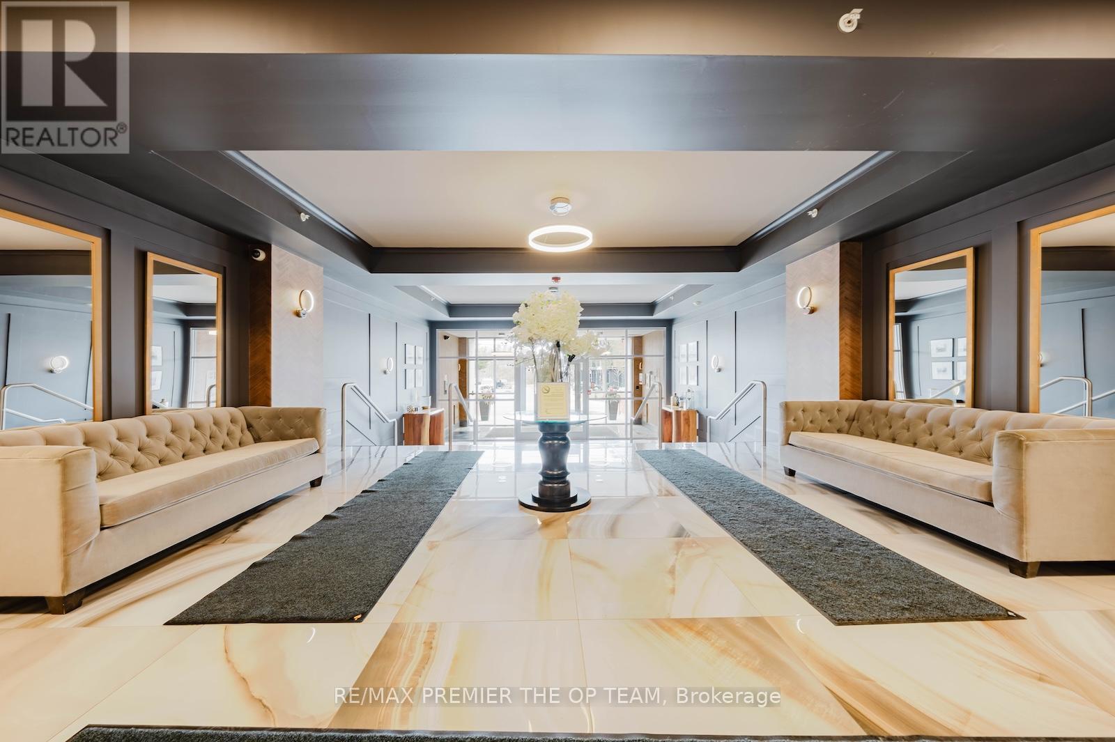 102 - 8302 Islington Avenue, Vaughan, Ontario  L4L 0E6 - Photo 4 - N12953434