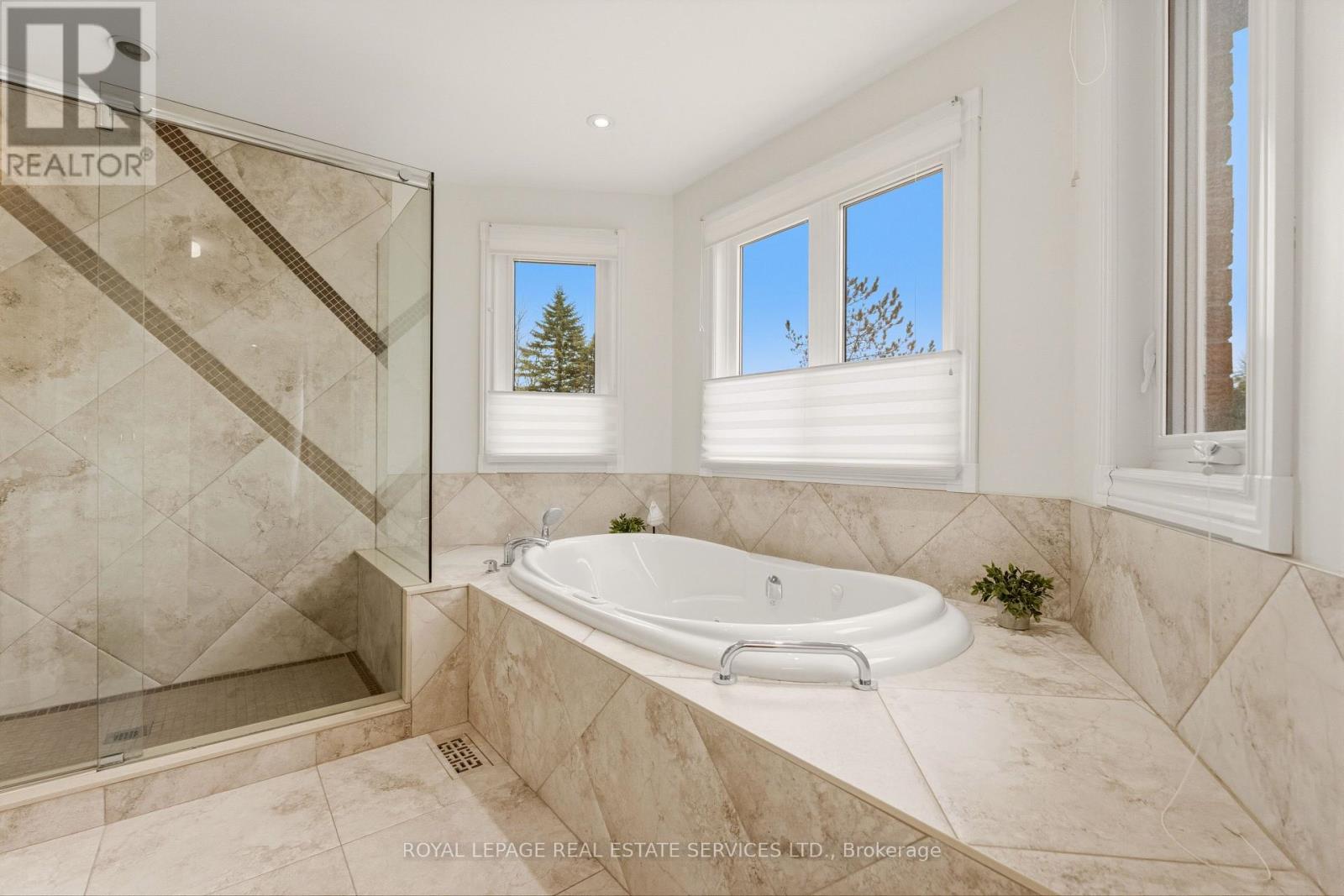 89 Timberline Trail, Aurora, Ontario  L4G 6A1 - Photo 17 - N12953460