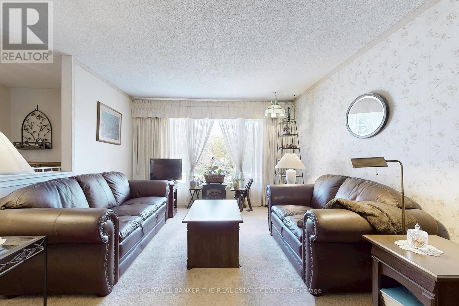 122 Valleyview Crescent W, Bradford West Gwillimbury, Ontario  L3Z 1S7 - Photo 4 - N12953488