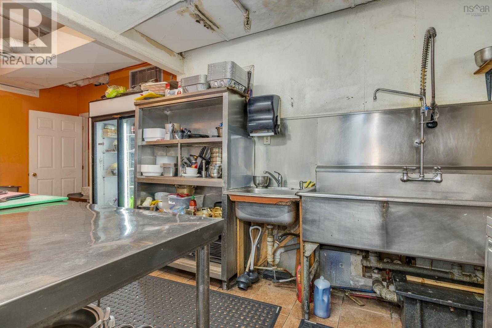 1075 Queen Street, Halifax Peninsula, Nova Scotia  B3H 2R8 - Photo 11 - 202601156