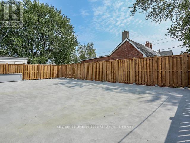 2065 Dundas Street W, Toronto, Ontario  M6R 1W8 - Photo 31 - W12953376