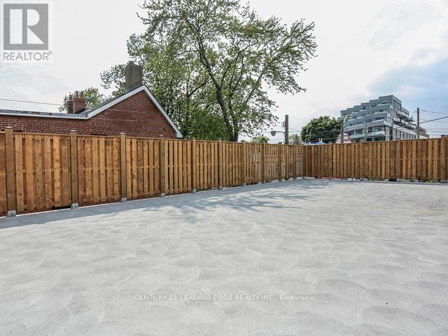 2065 Dundas Street W, Toronto, Ontario  M6R 1W8 - Photo 34 - W12953376