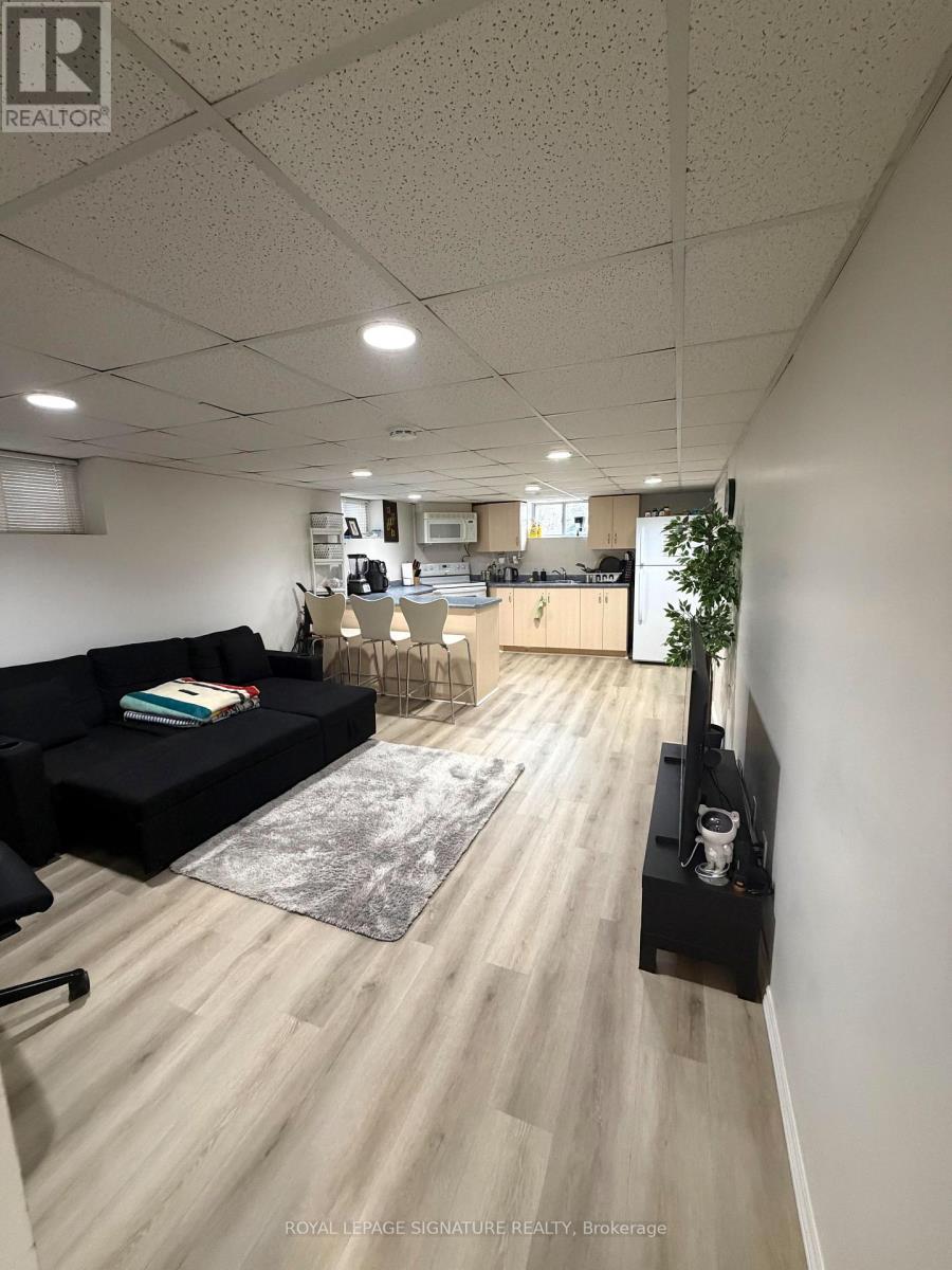 Ll - 43 St George Street, Toronto, Ontario  M8Z 3Y6 - Photo 11 - W12953410