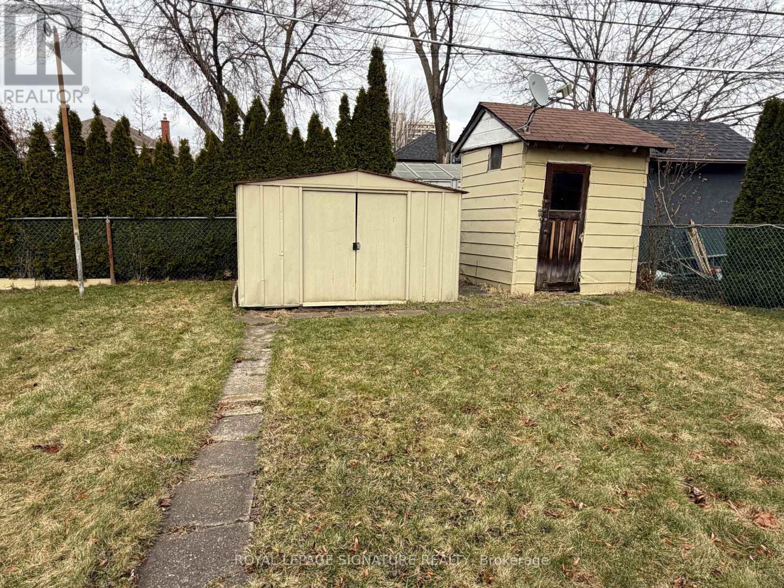 Ll - 43 St George Street, Toronto, Ontario  M8Z 3Y6 - Photo 14 - W12953410