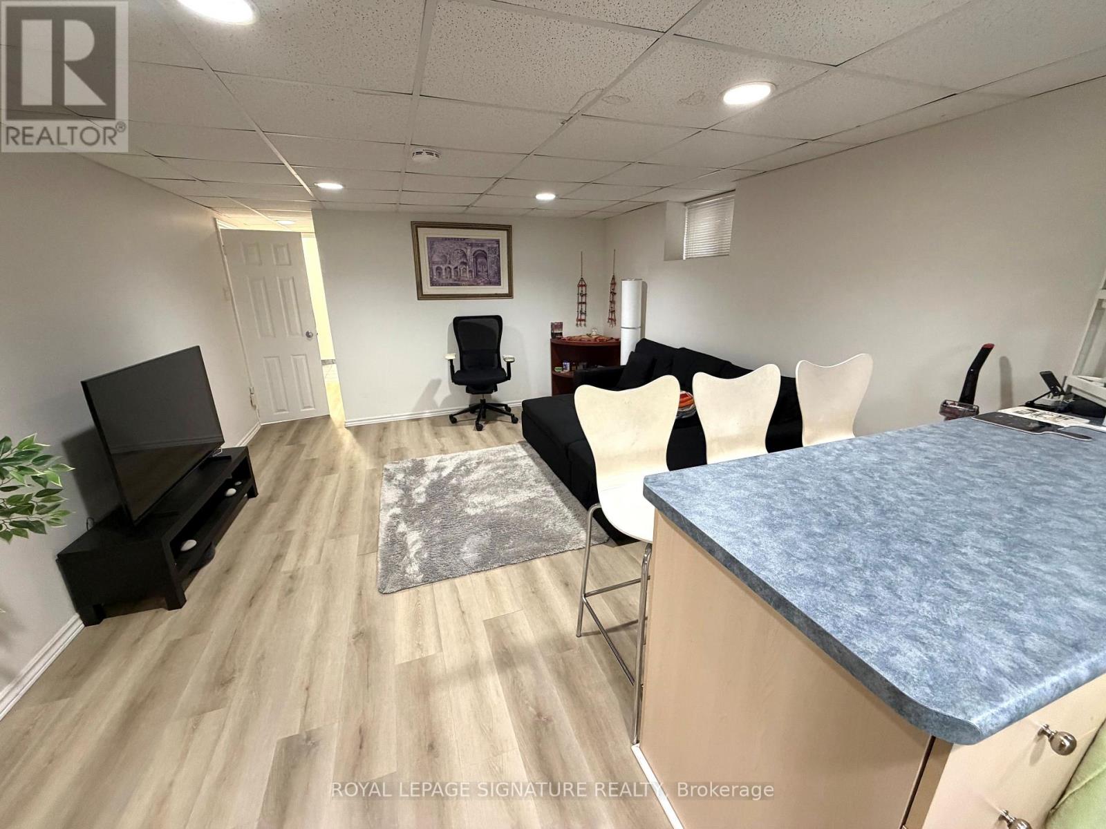 Ll - 43 St George Street, Toronto, Ontario  M8Z 3Y6 - Photo 2 - W12953410