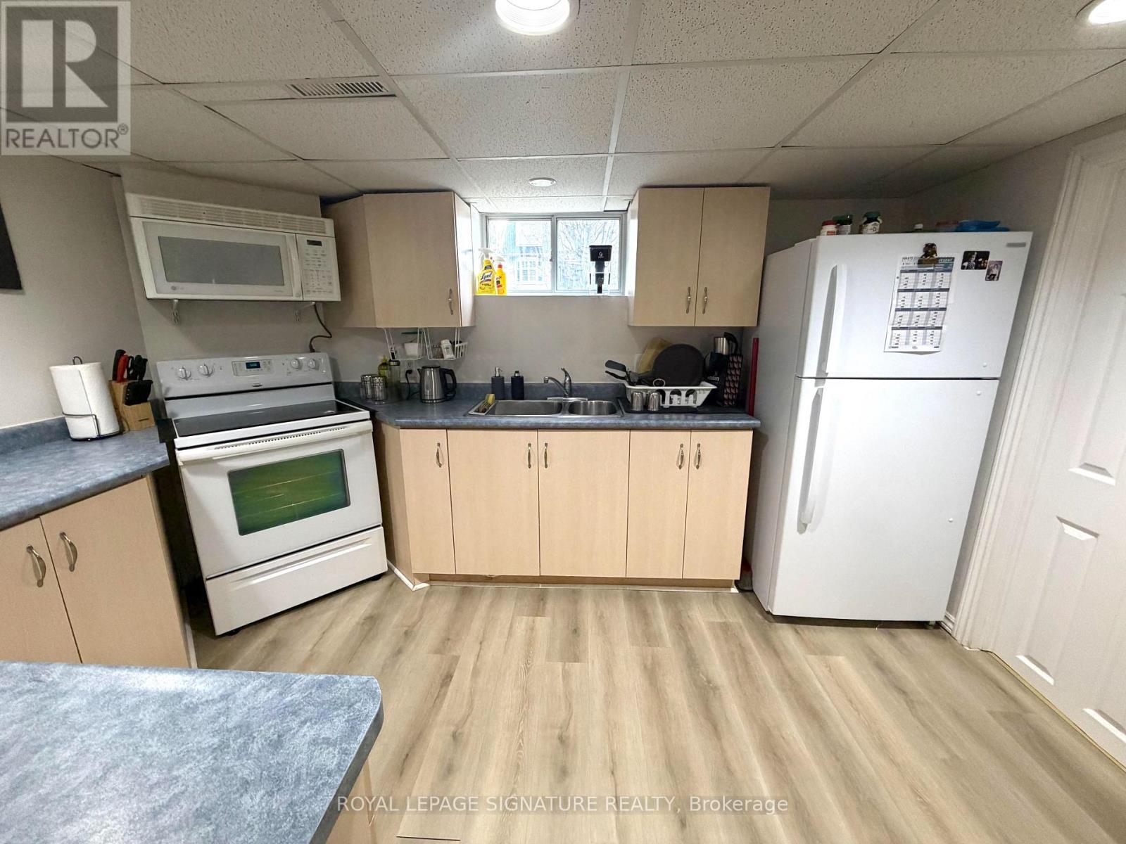 Ll - 43 St George Street, Toronto, Ontario  M8Z 3Y6 - Photo 4 - W12953410