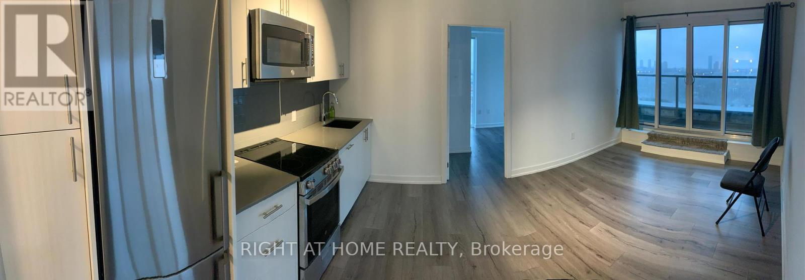 902 - 1195 The Queensway, Toronto, Ontario  M8Z 0H1 - Photo 2 - W12953436