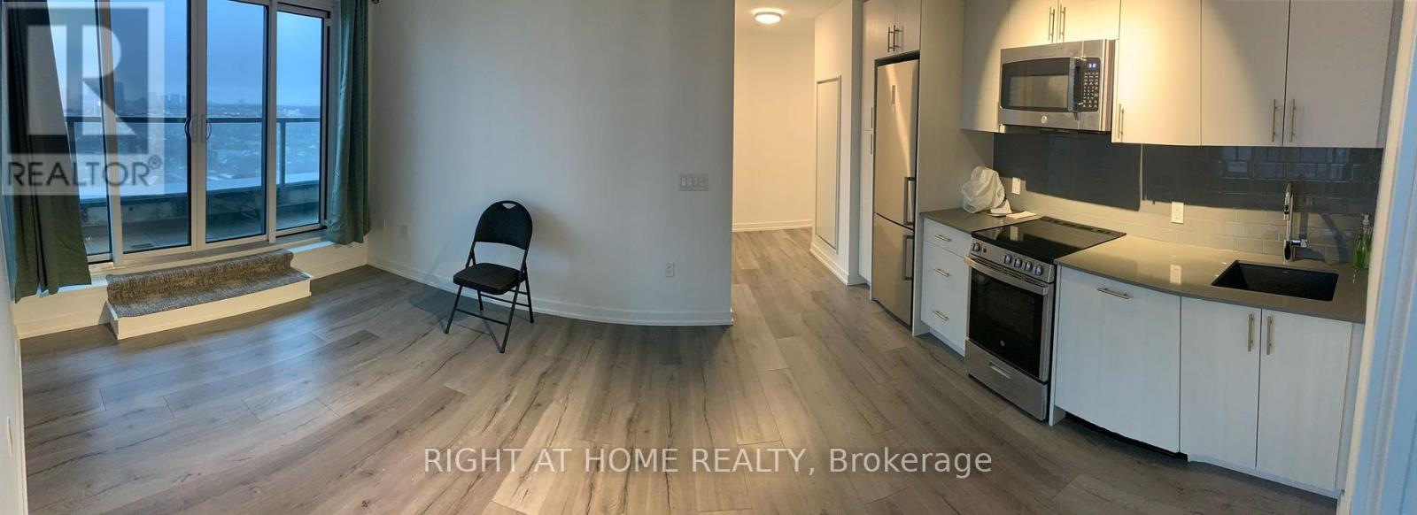 902 - 1195 The Queensway, Toronto, Ontario  M8Z 0H1 - Photo 3 - W12953436