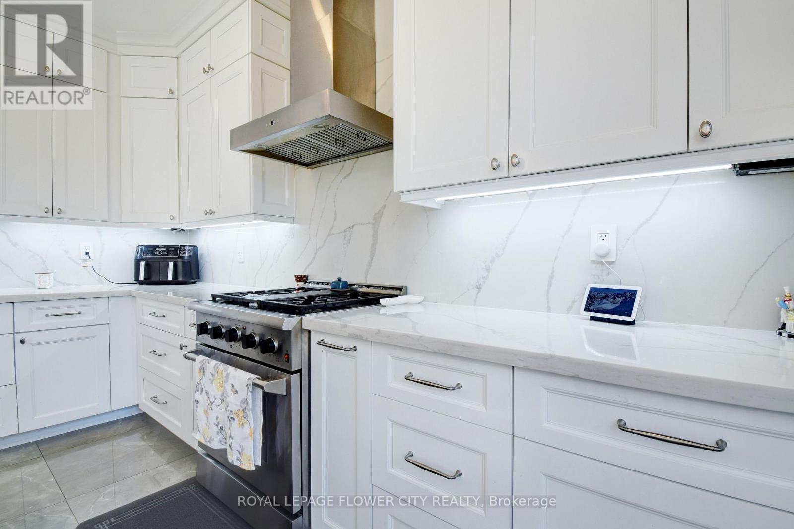 837 Cousens Terrace, Milton, Ontario  L9T 0G1 - Photo 19 - W12953472