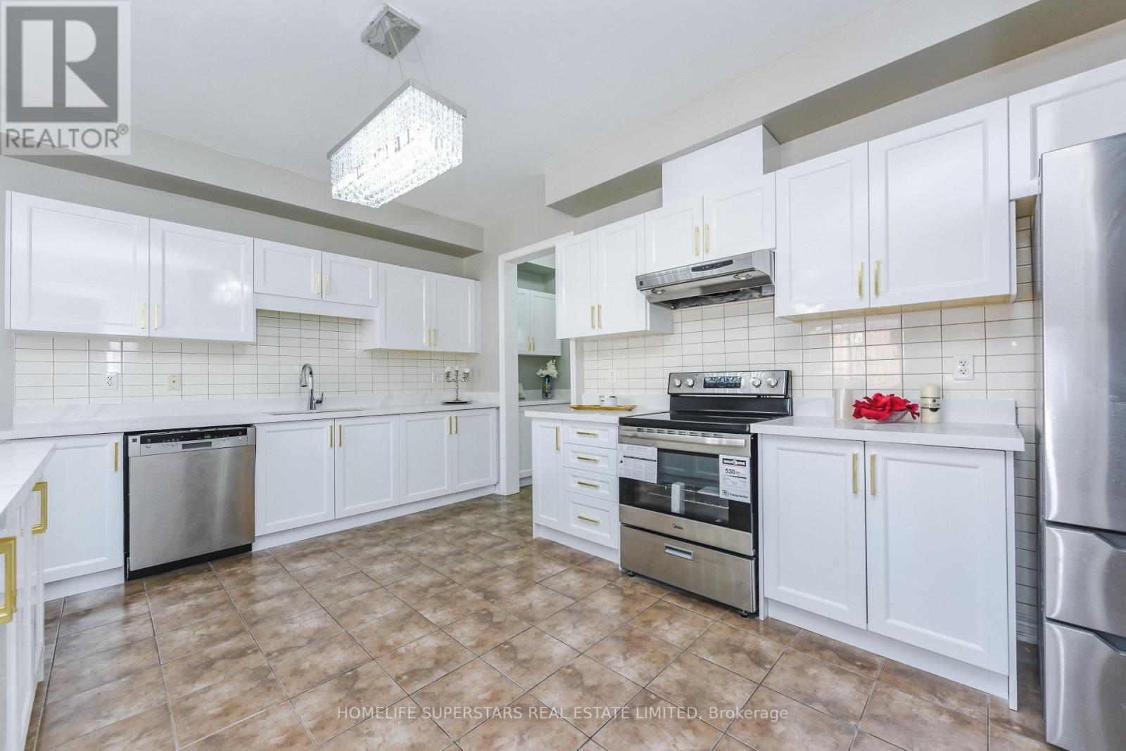 5 Amy Avenue, Brampton, Ontario  L6P 3L7 - Photo 2 - W12953476