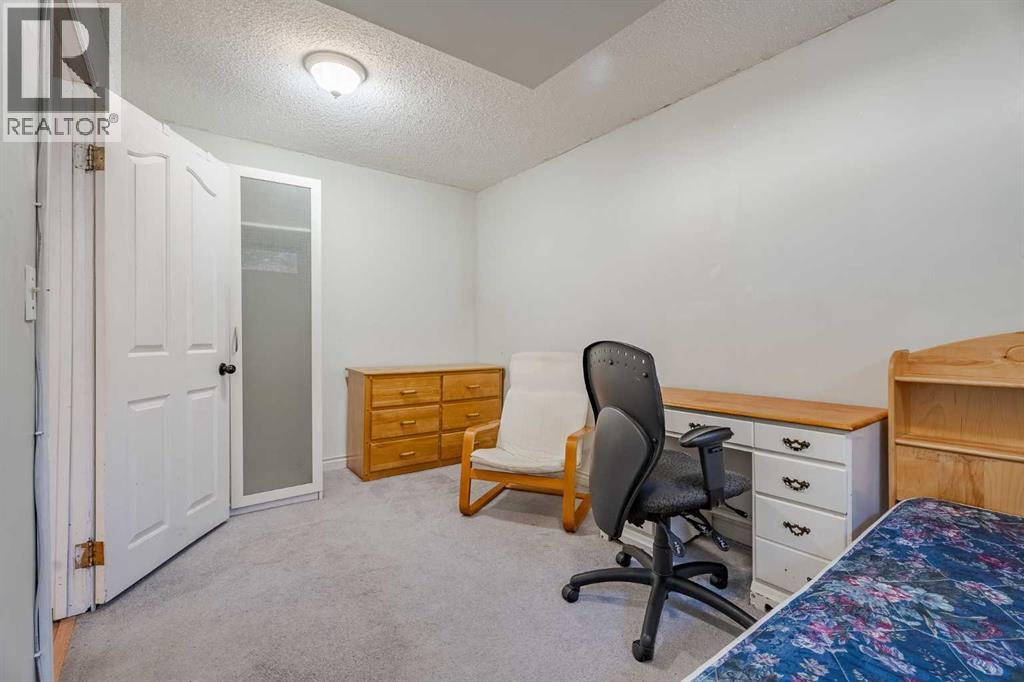 3152 Blakiston Drive NW, Calgary, Alberta  T2L 1L8 - Photo 18 - A2279381