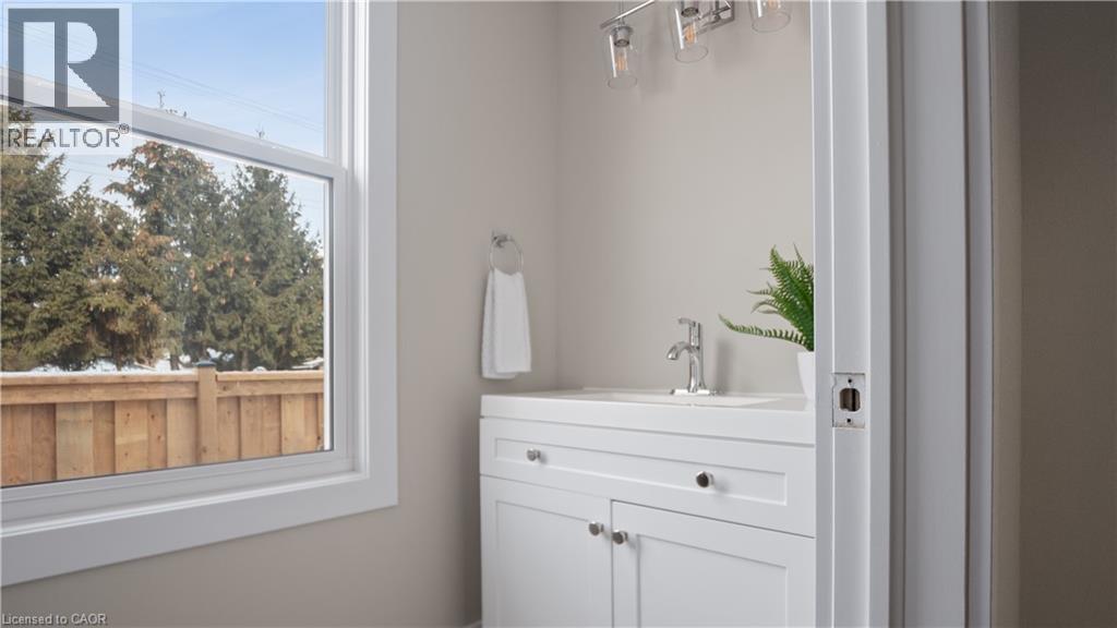 491 Upper Wentworth Street, Hamilton, Ontario  L9A 4T8 - Photo 14 - 40814583