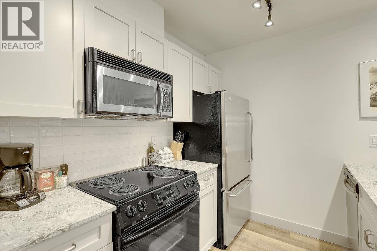 110/111 4573 Chateau Boulevard, Whistler, British Columbia  V0N 1B4 - Photo 11 - R3106144