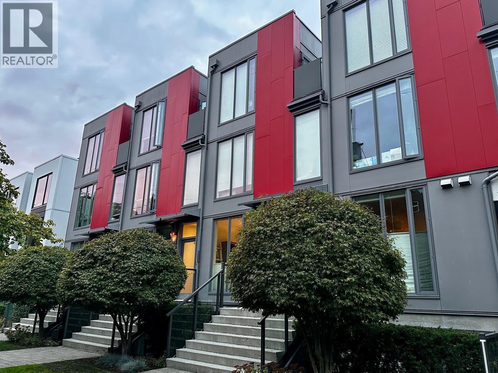 8 531 E 16TH AVENUE, West Vancouver, British Columbia