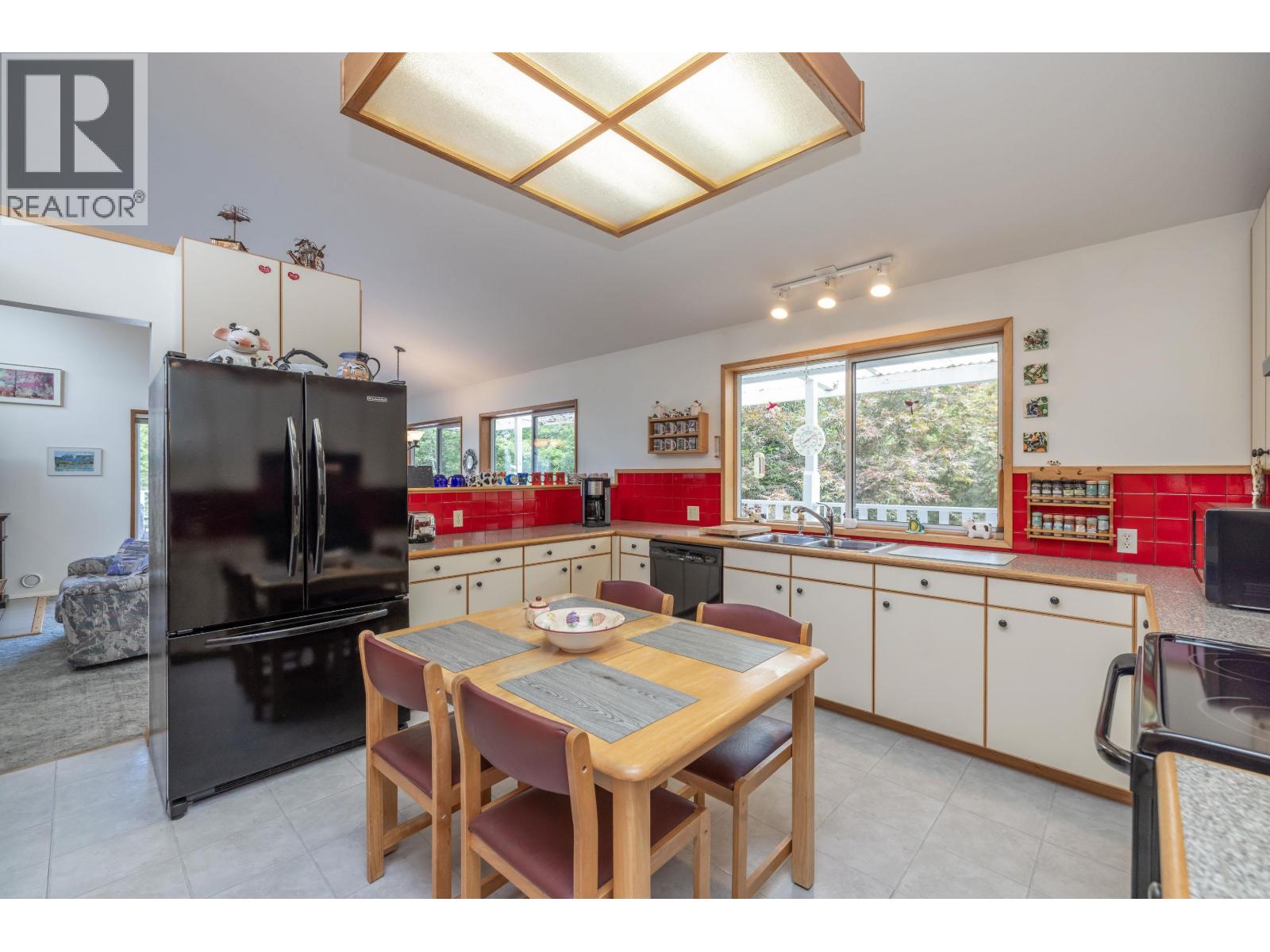 26307 Grant Avenue, Maple Ridge, British Columbia  V2W 1H2 - Photo 11 - R3106232