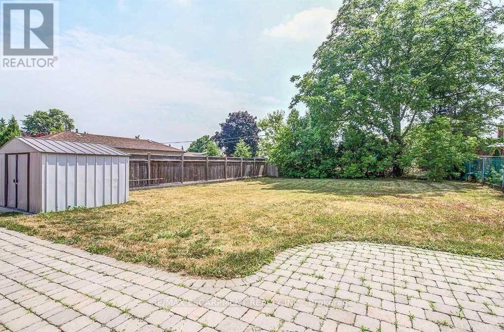 Upper - 137 Manning Avenue, Hamilton, Ontario  L9A 3E8 - Photo 7 - X12953414