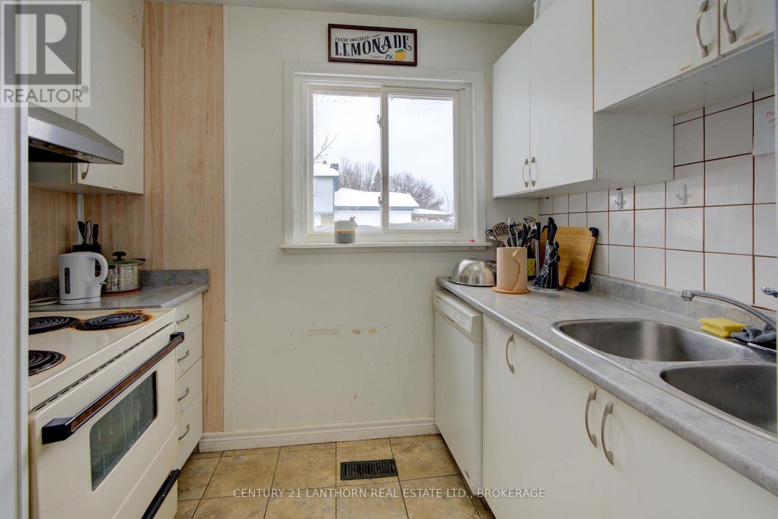 6 Woodstone Crescent, Kingston, Ontario  K7M 6K9 - Photo 13 - X12768992