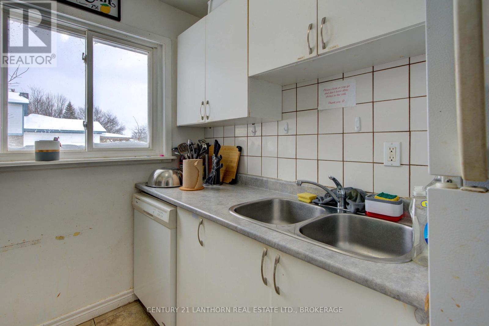 6 Woodstone Crescent, Kingston, Ontario  K7M 6K9 - Photo 14 - X12768992