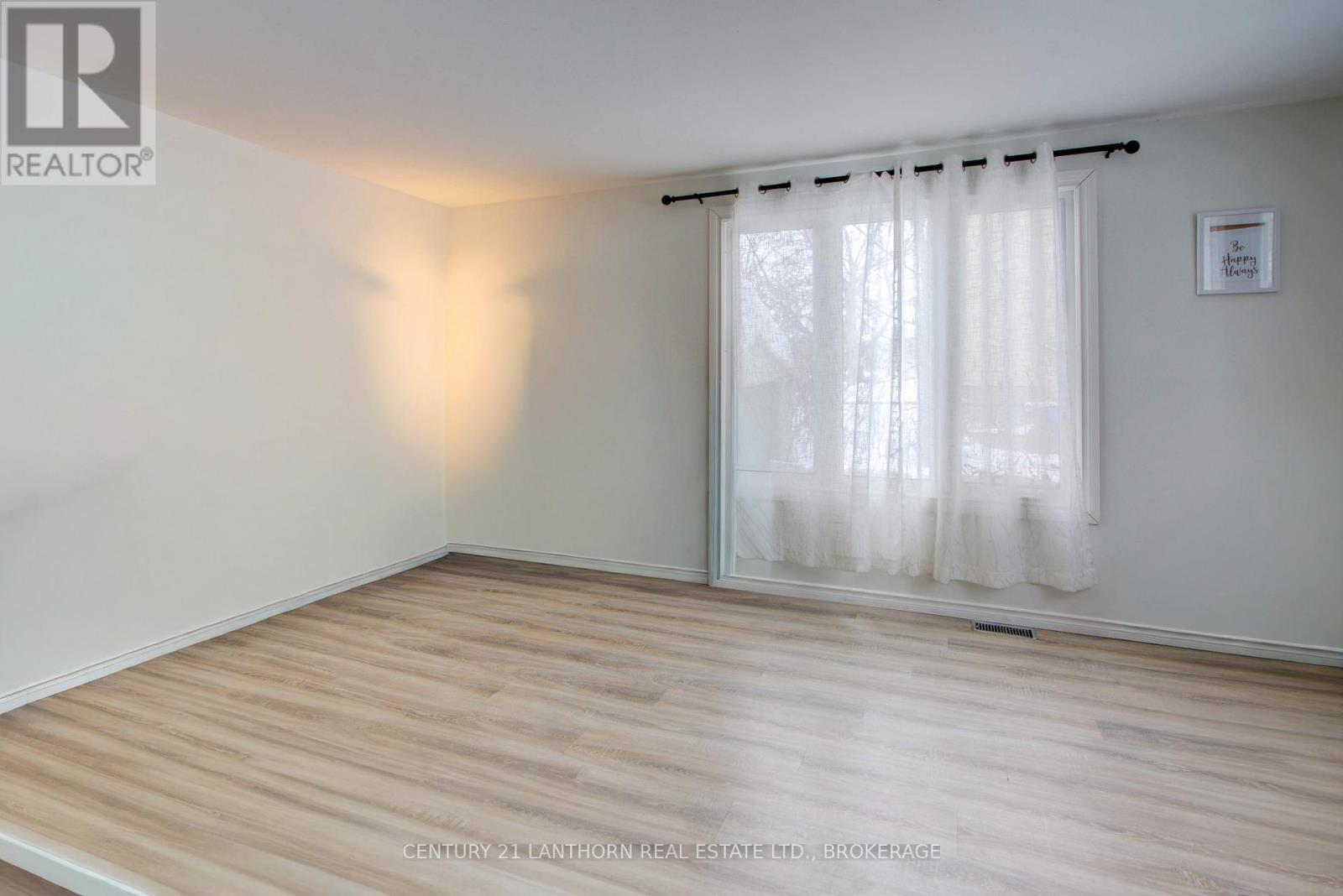 6 Woodstone Crescent, Kingston, Ontario  K7M 6K9 - Photo 9 - X12768992