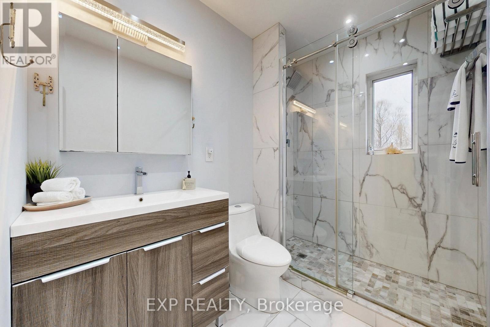 25 Mcmanus Road, Toronto, Ontario  M9P 2J9 - Photo 17 - W12949850