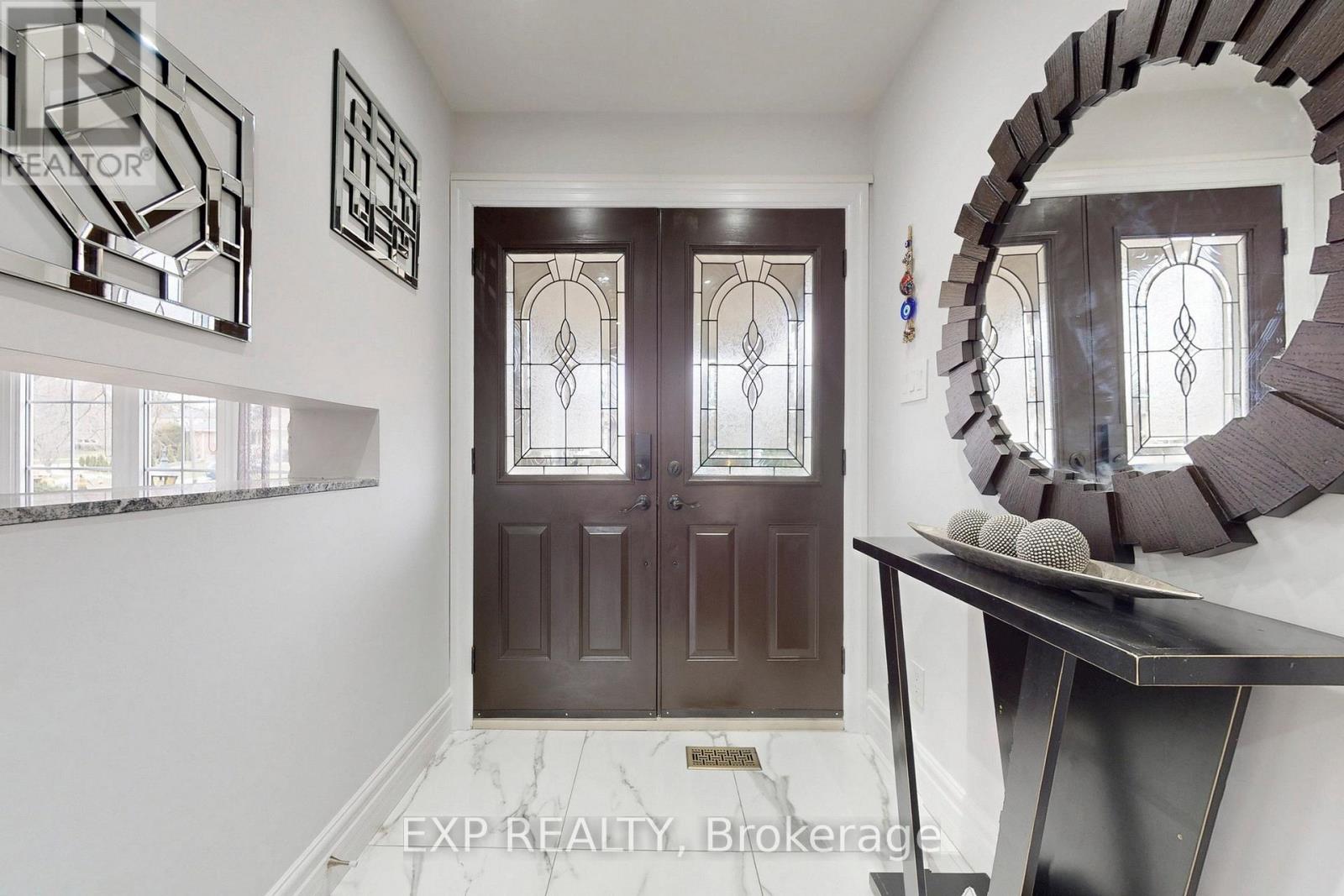 25 Mcmanus Road, Toronto, Ontario  M9P 2J9 - Photo 4 - W12949850