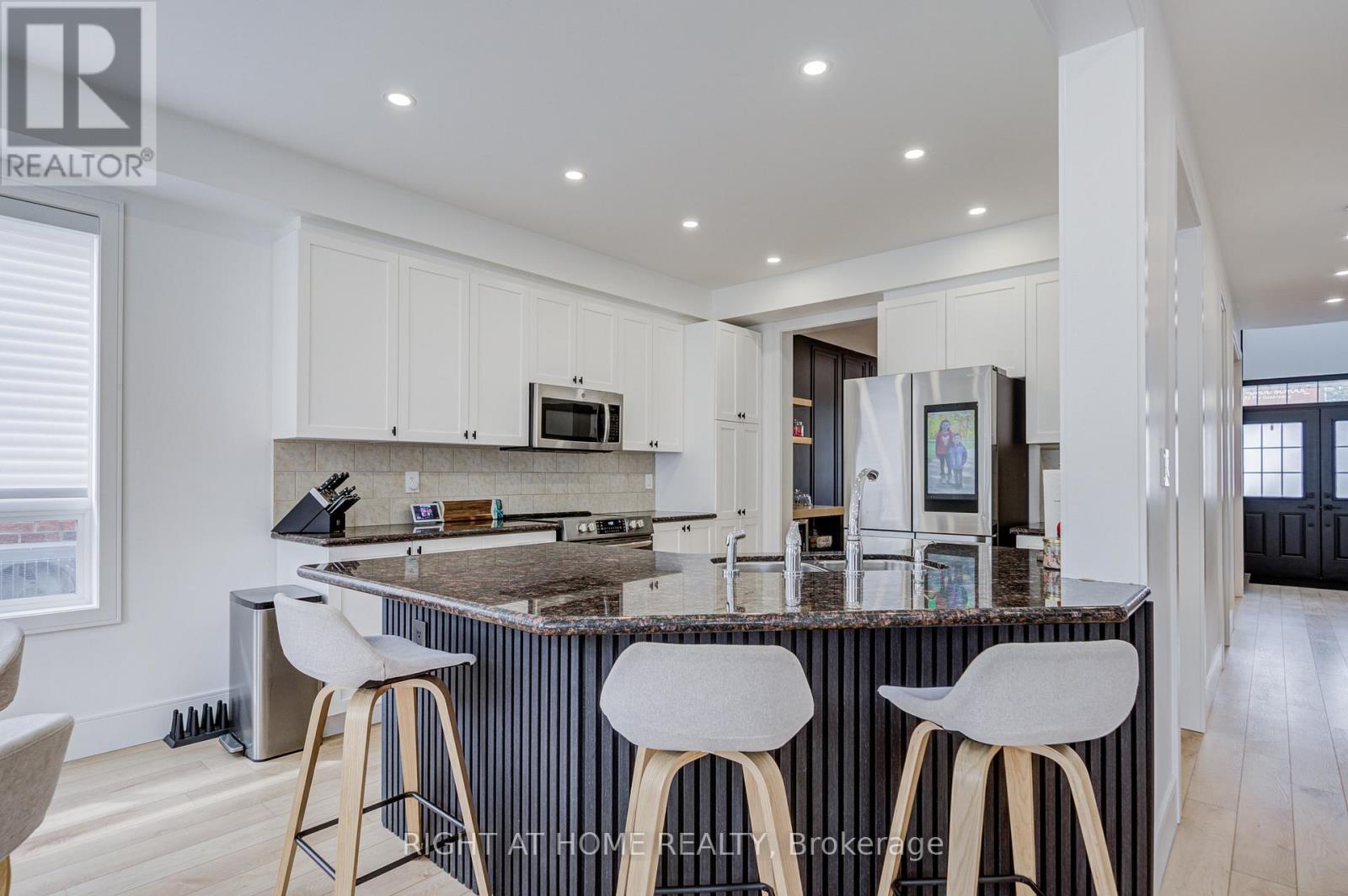 79 The Queensway Way, Barrie, Ontario  L4M 7J3 - Photo 21 - S12952022