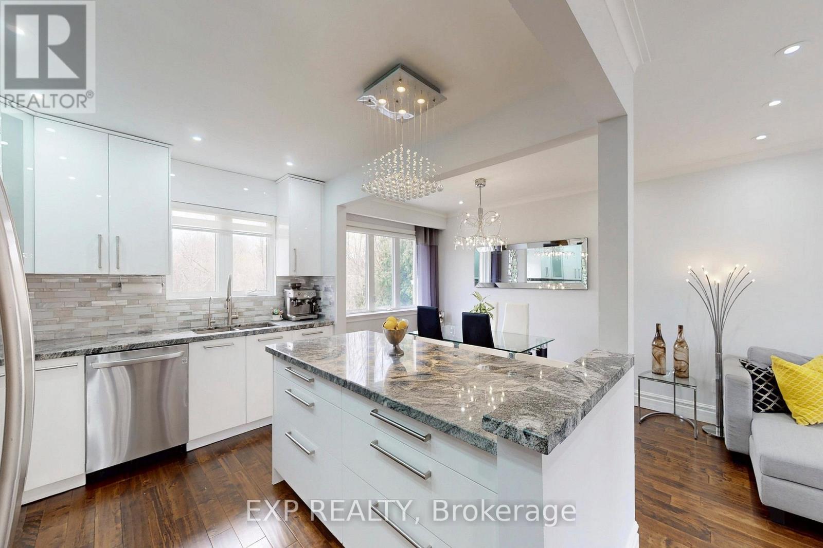 25 Mcmanus Road, Toronto, Ontario  M9P 2J9 - Photo 11 - W12949850