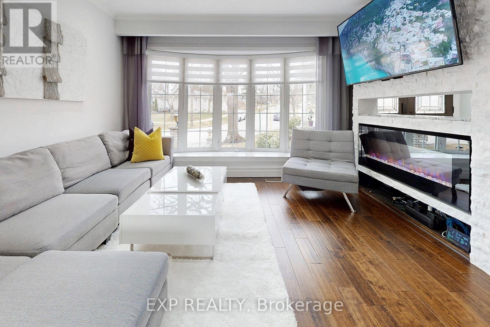 25 Mcmanus Road, Toronto, Ontario  M9P 2J9 - Photo 6 - W12949850