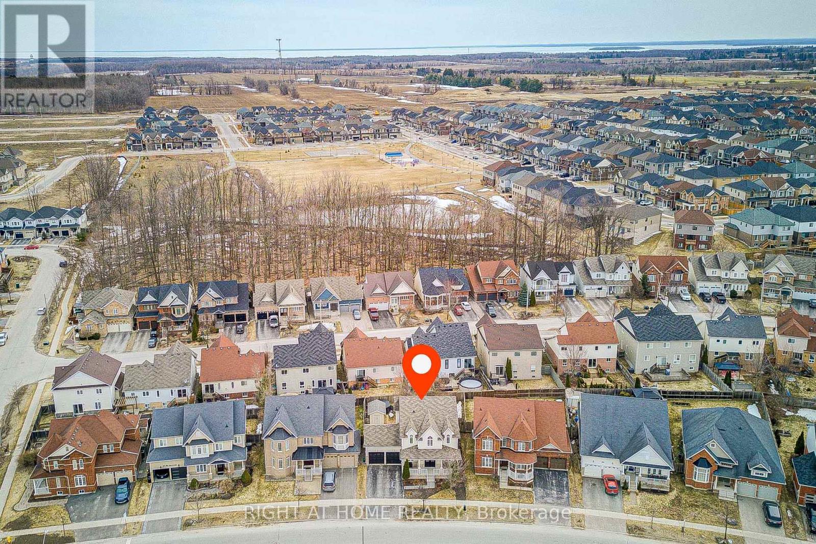 79 The Queensway Way, Barrie, Ontario  L4M 7J3 - Photo 5 - S12952022