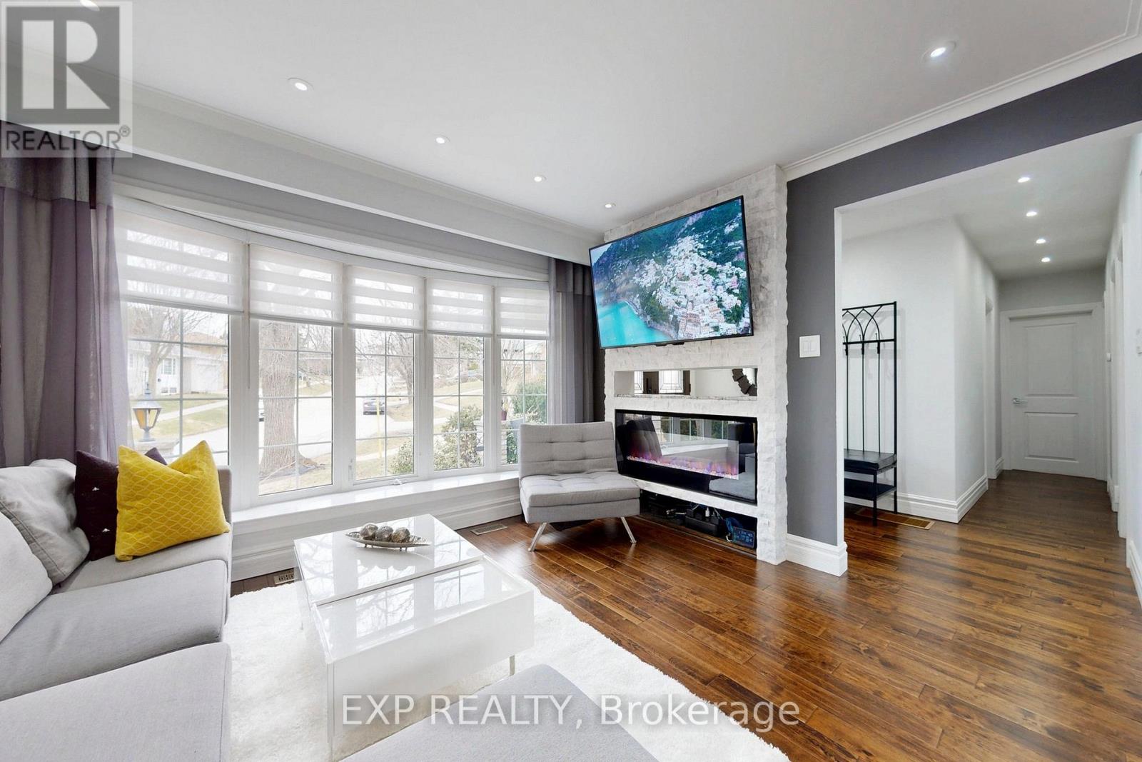 25 Mcmanus Road, Toronto, Ontario  M9P 2J9 - Photo 7 - W12949850