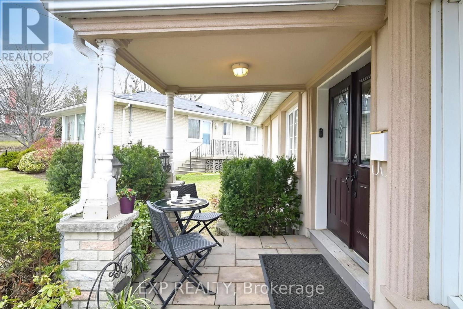 25 Mcmanus Road, Toronto, Ontario  M9P 2J9 - Photo 3 - W12949850
