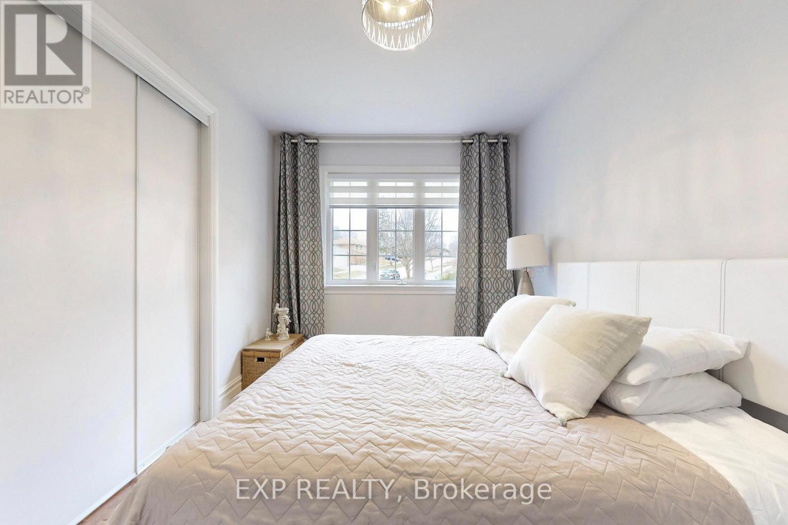 25 Mcmanus Road, Toronto, Ontario  M9P 2J9 - Photo 13 - W12949850