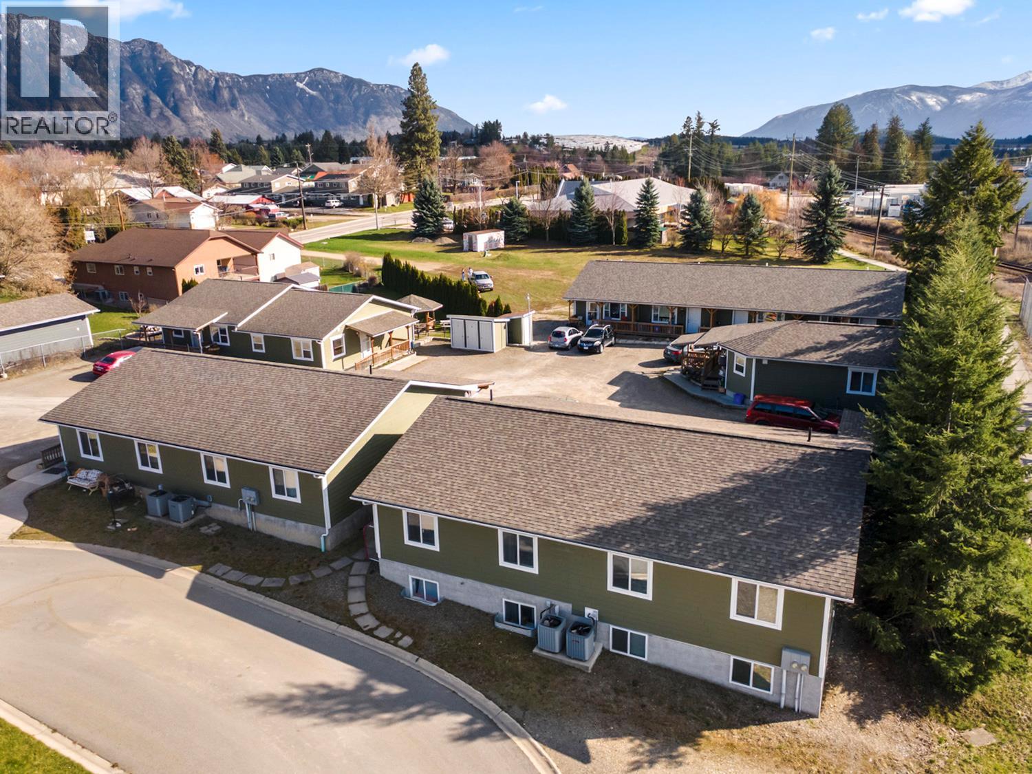 501 16th Avenue S, Creston, British Columbia V0B 1G0 - Photo 1 - 10381799