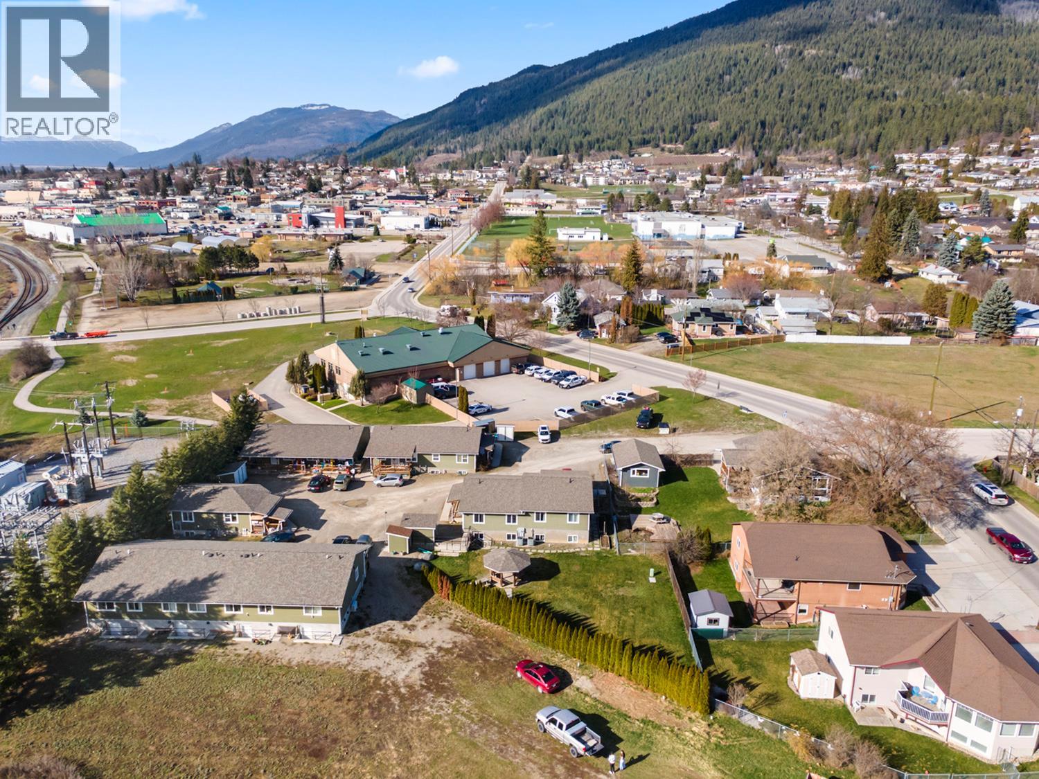 501 16th Avenue S, Creston, British Columbia V0B 1G0 - Photo 2 - 10381799