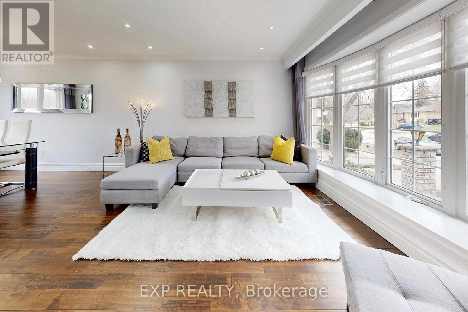 25 Mcmanus Road, Toronto, Ontario  M9P 2J9 - Photo 8 - W12949850