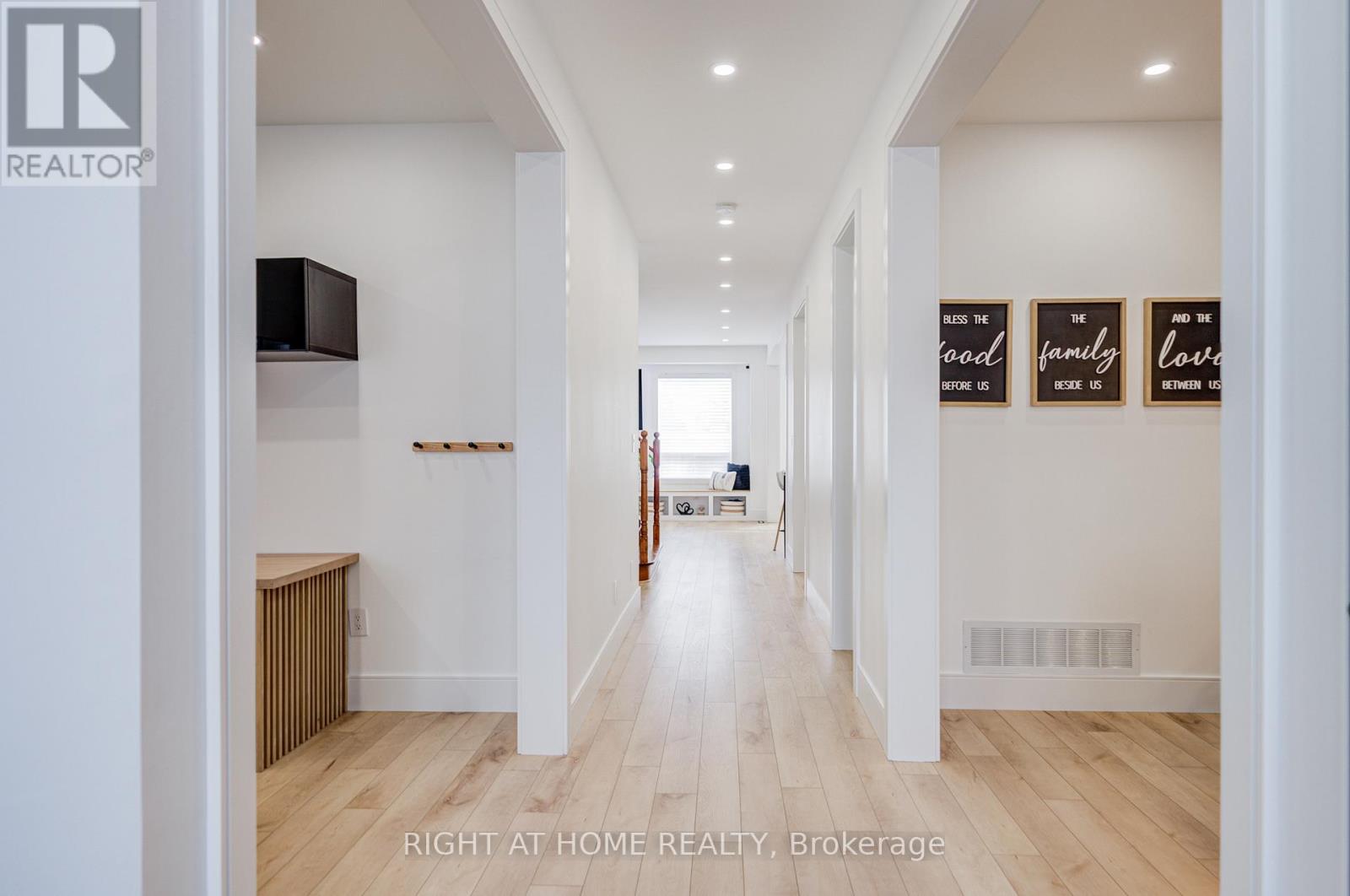 79 The Queensway Way, Barrie, Ontario  L4M 7J3 - Photo 8 - S12952022