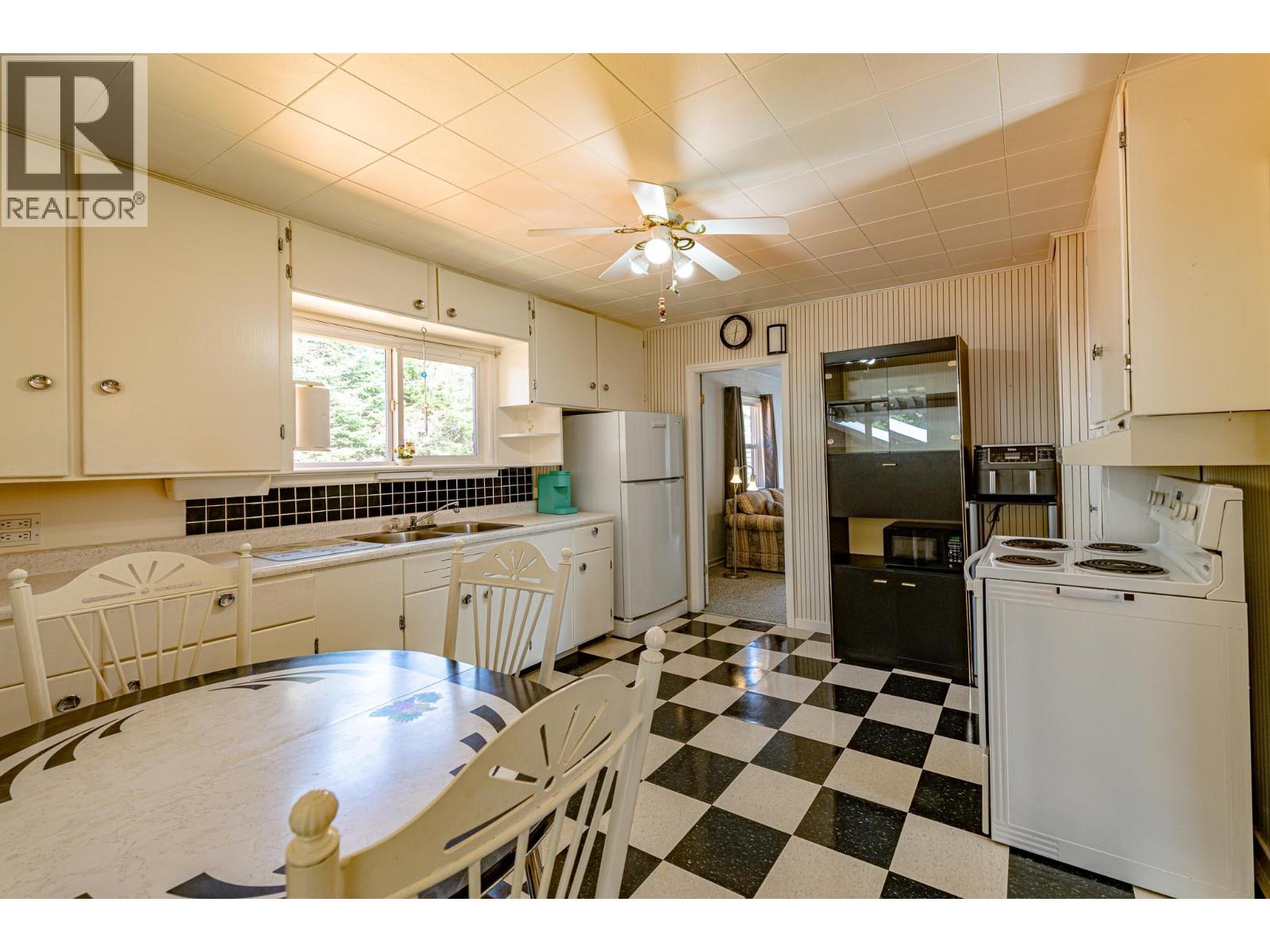 6910 1st Avenue, Ymir, British Columbia  V0G 2K0 - Photo 13 - 10380617